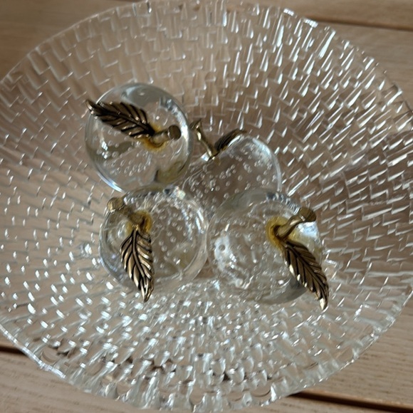 1 Vintage Gold and Clear Glass Apple Paperweight - Picture 3 of 4